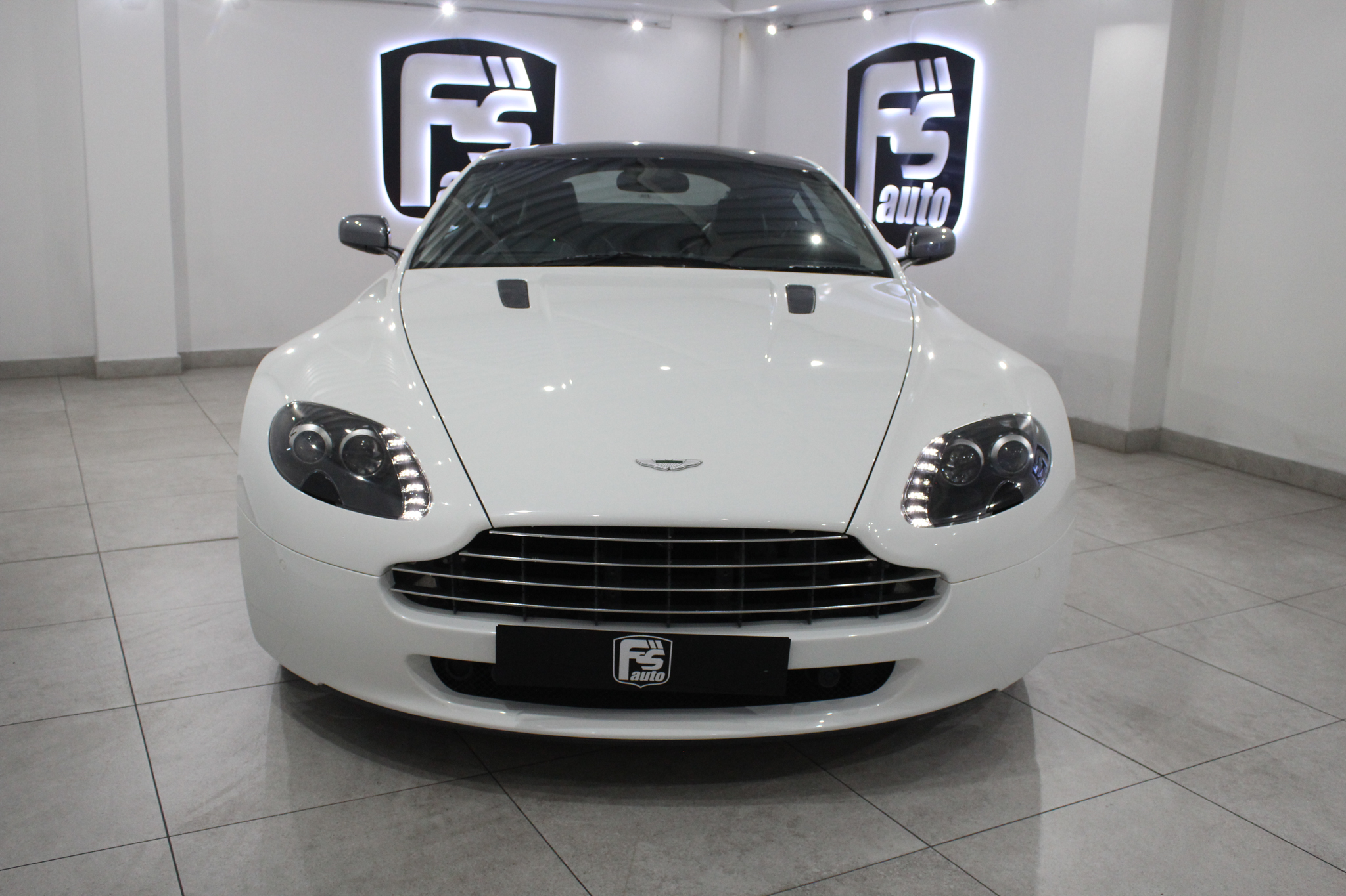 Aston Martin Vantage V8 Vantage Auto