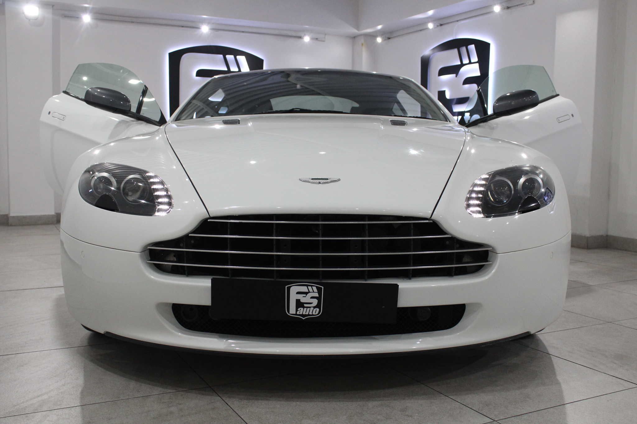Aston Martin Vantage V8 Vantage Auto