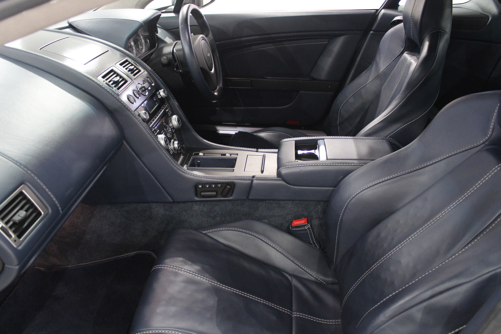 Aston Martin Vantage V8 Vantage Auto