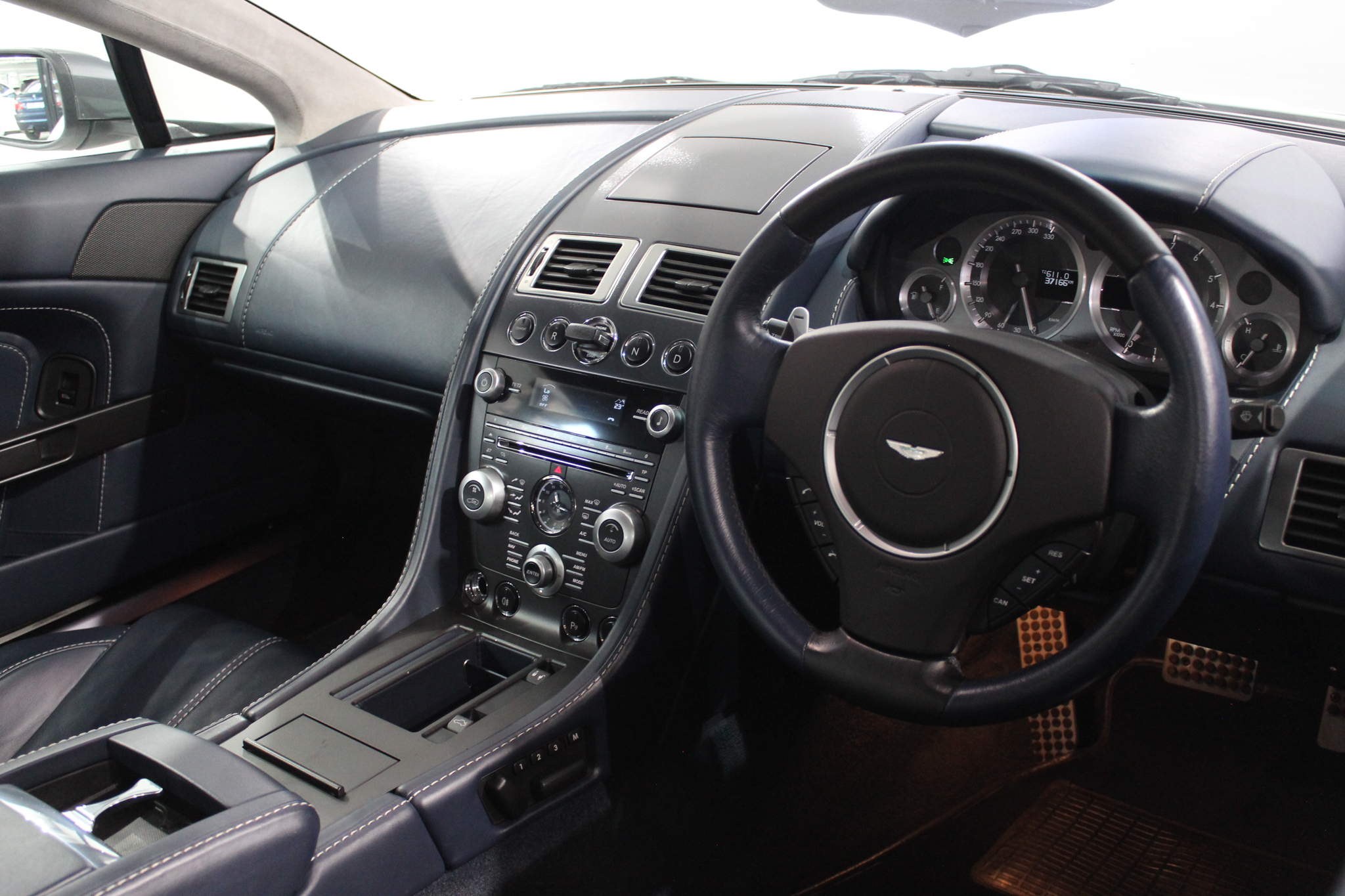 Aston Martin Vantage V8 Vantage Auto