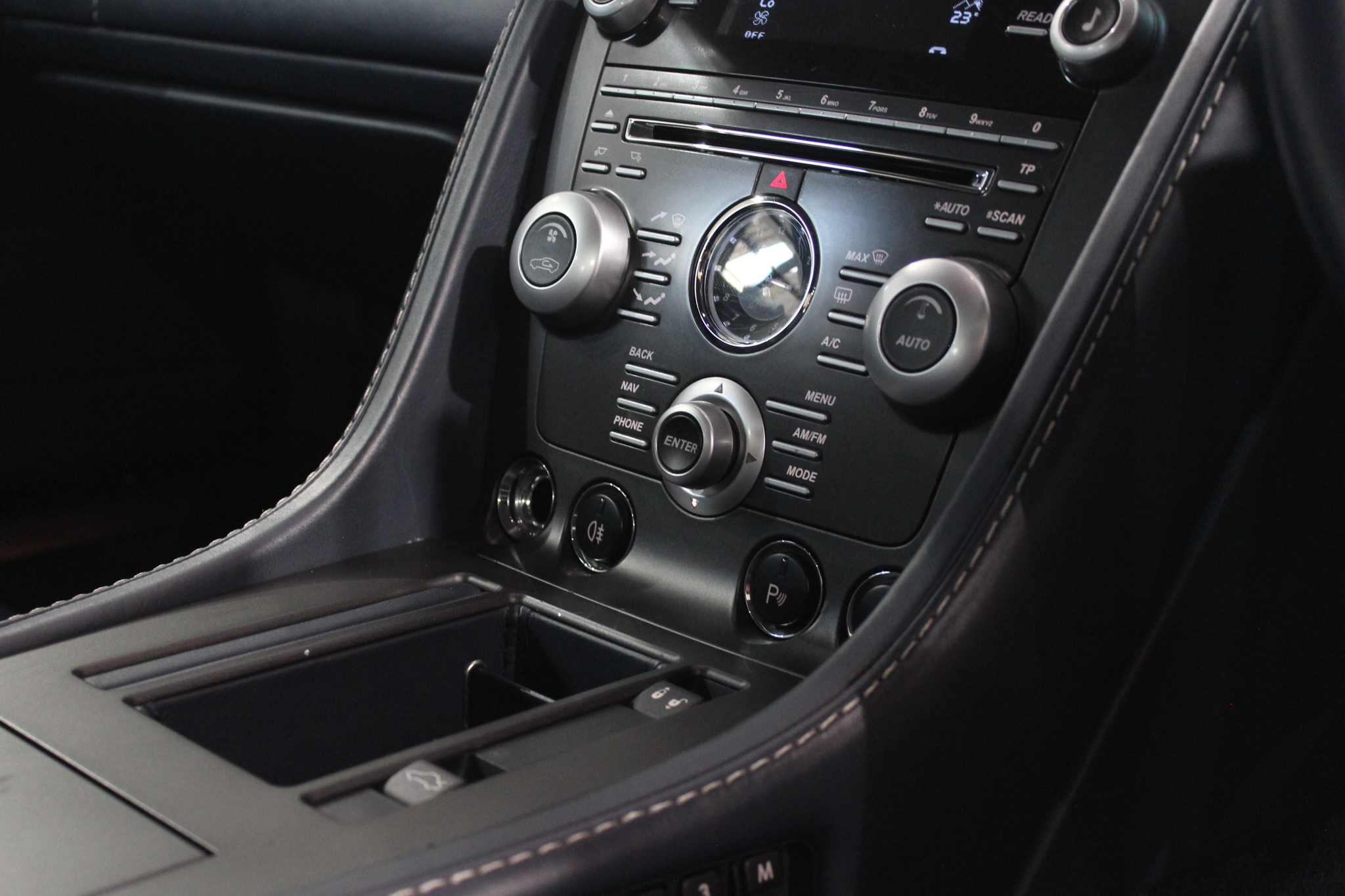 Aston Martin Vantage V8 Vantage Auto