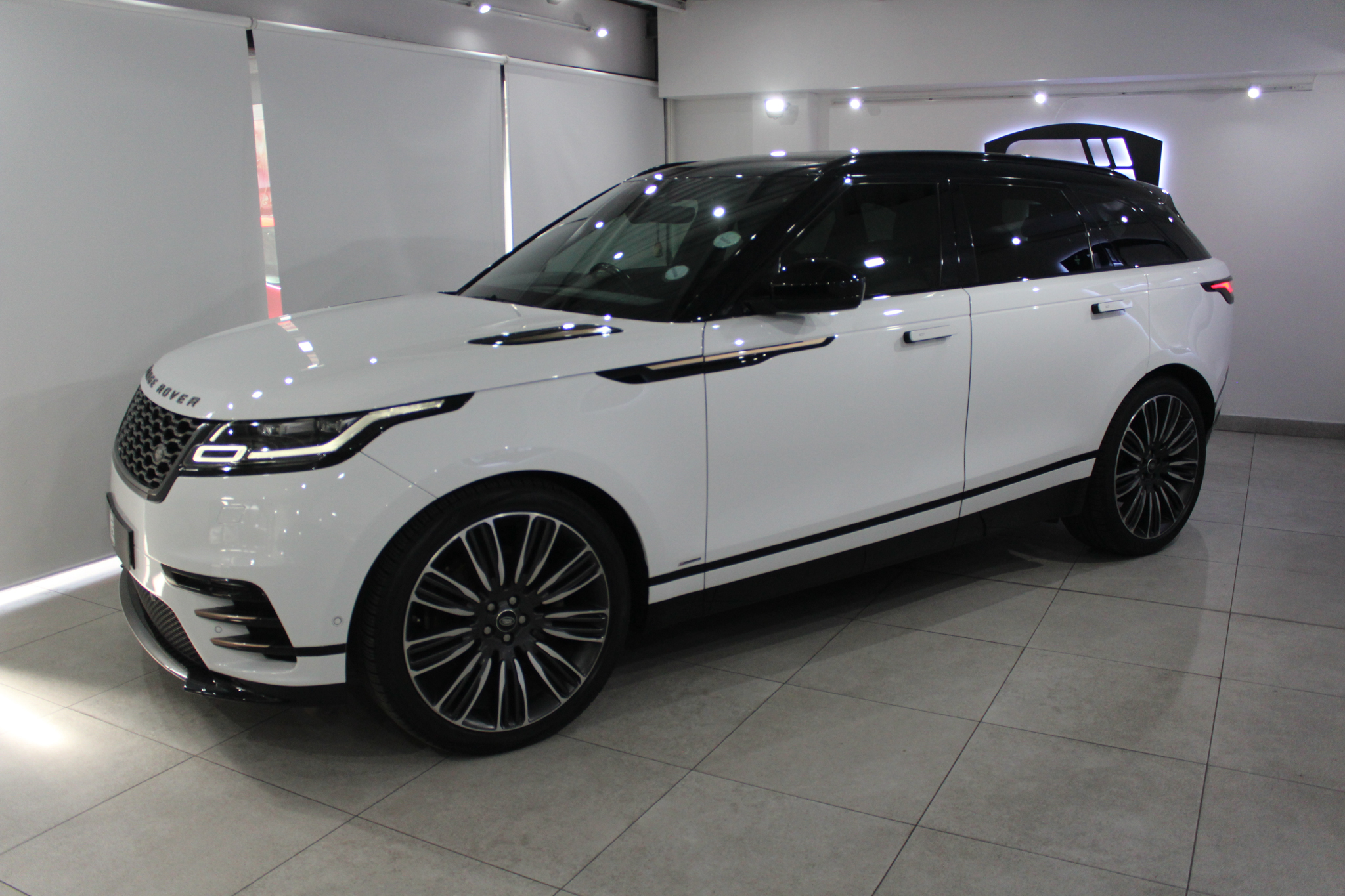 2019 and Rover Range Rover Velar