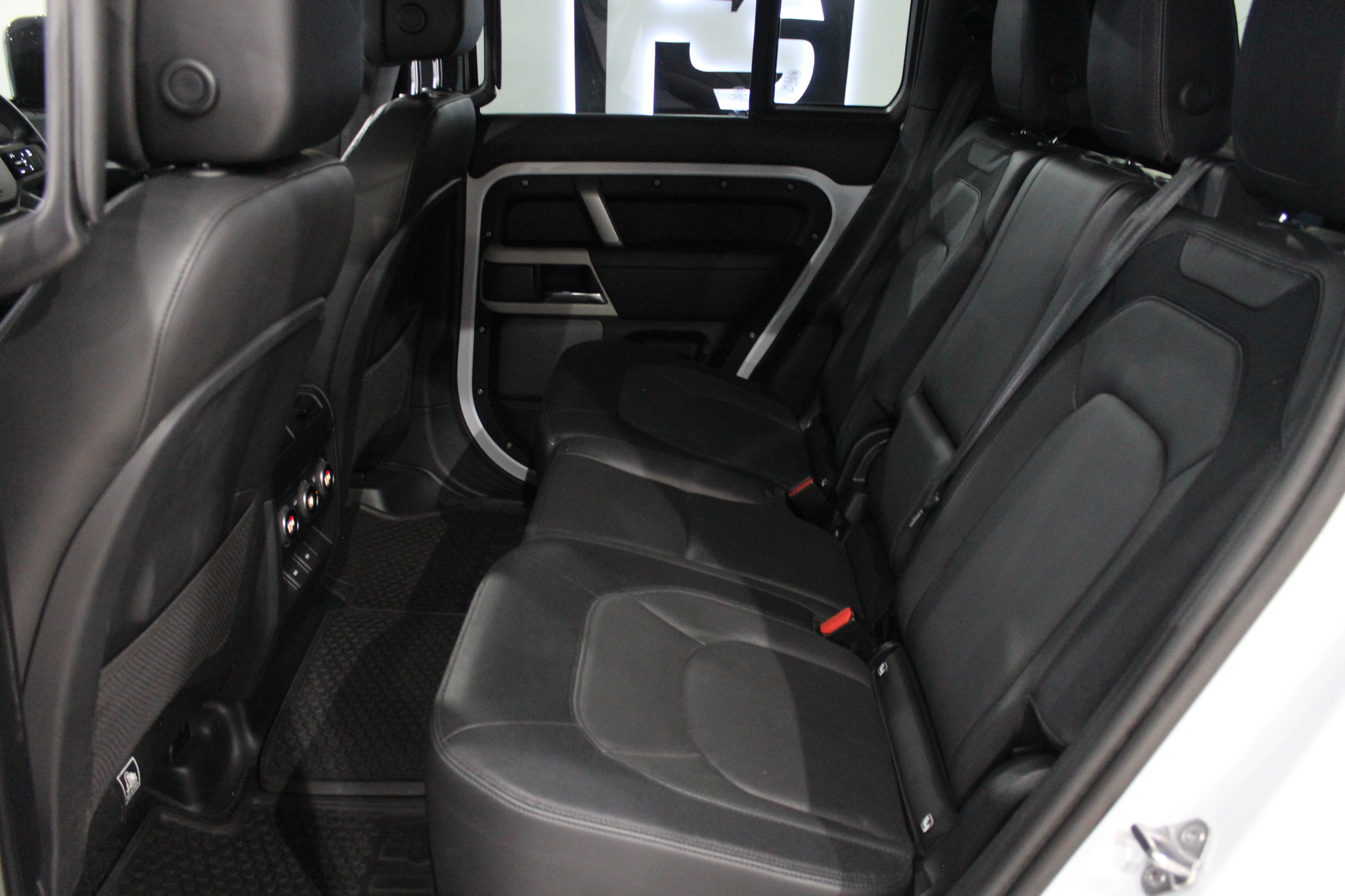 2023 Land Rover Defender 110 D300 X-Dynamic HSE