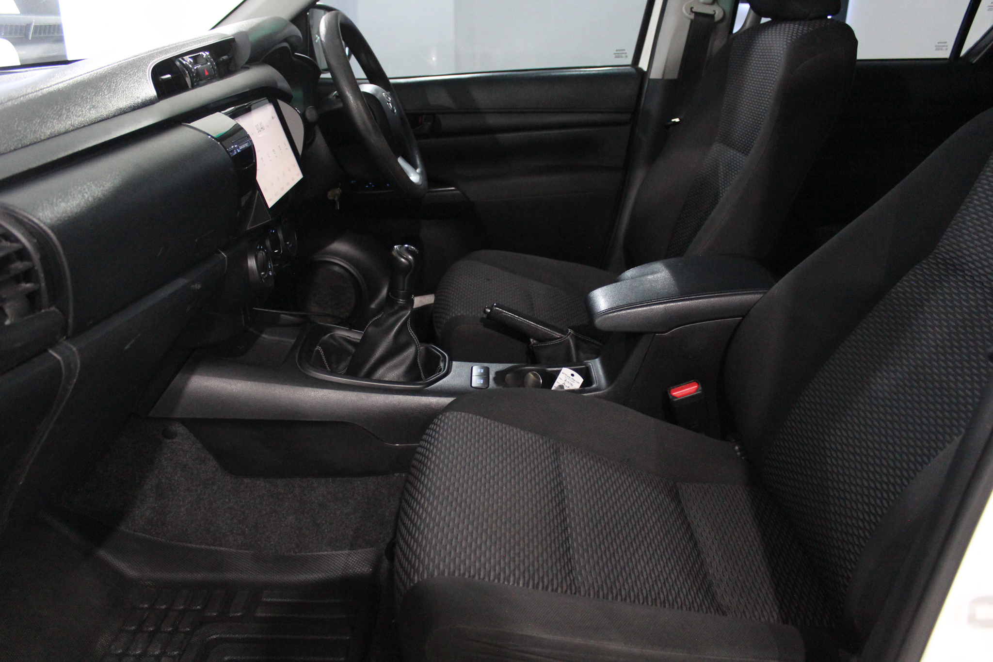 2017 TOYOTA HILUX 2.4GD-6 DOUBLE CAB