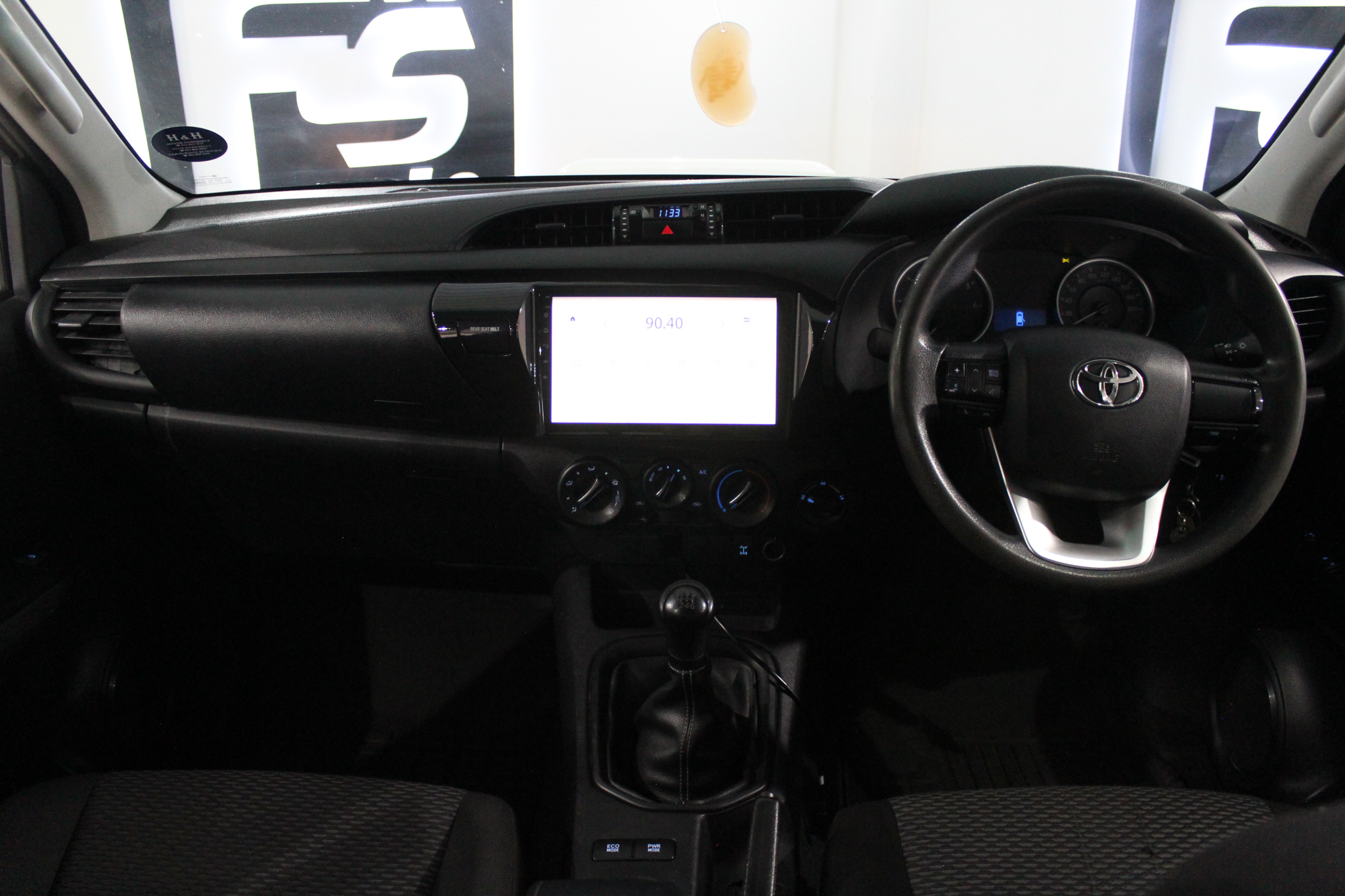 2017 TOYOTA HILUX 2.4GD-6 DOUBLE CAB