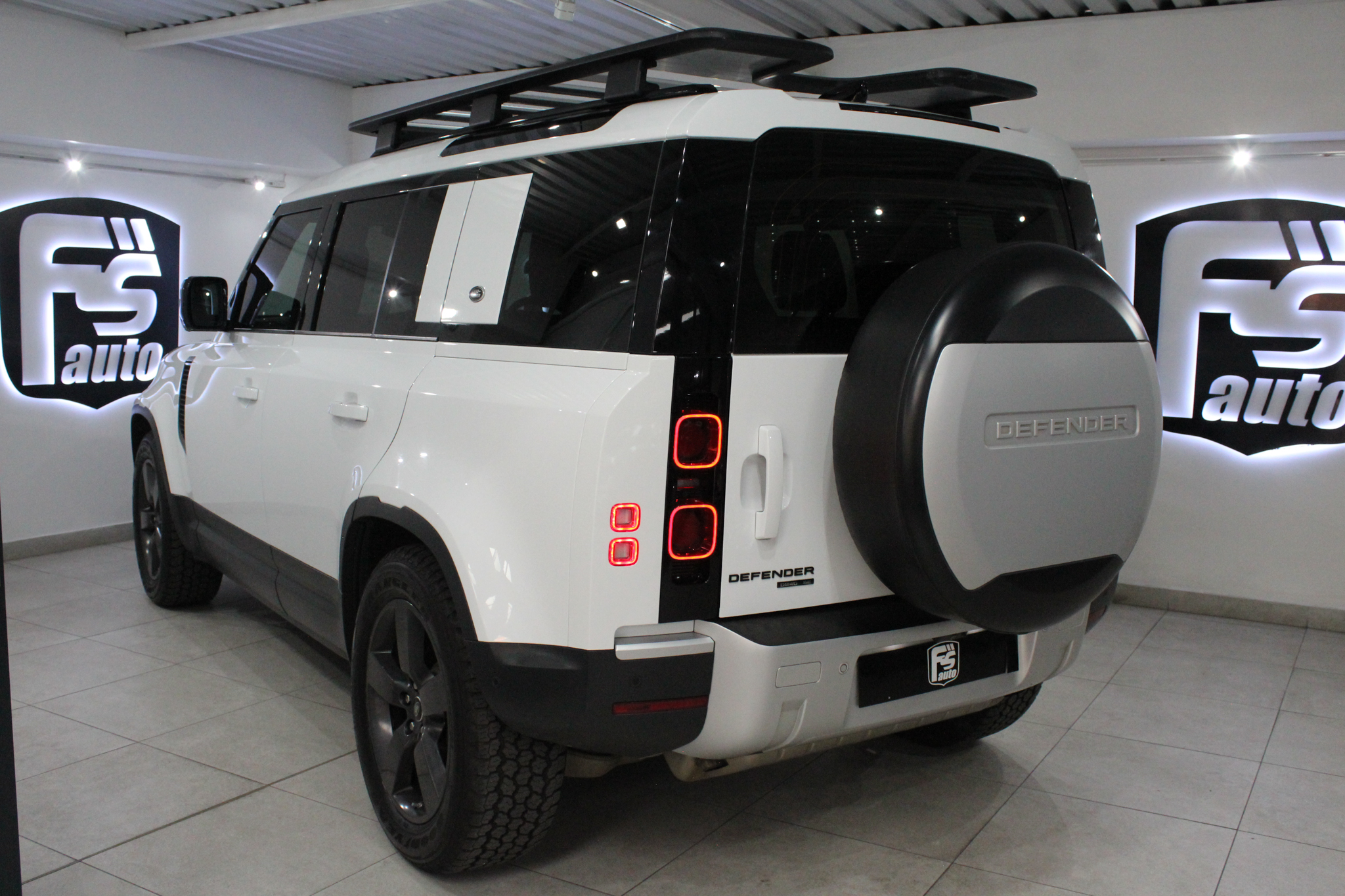 2021 LAND ROVER DEFENFER D240 SE