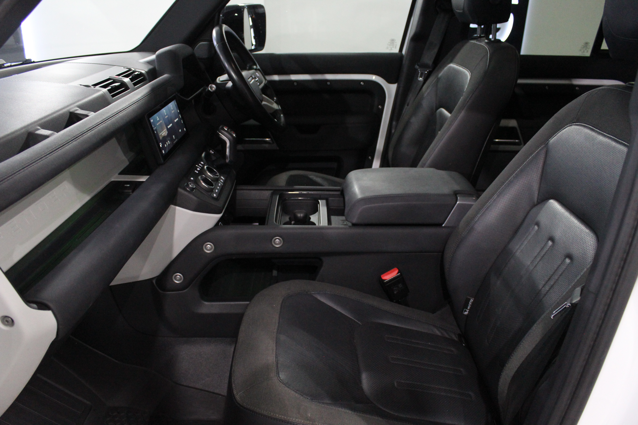 2021 LAND ROVER DEFENFER D240 SE