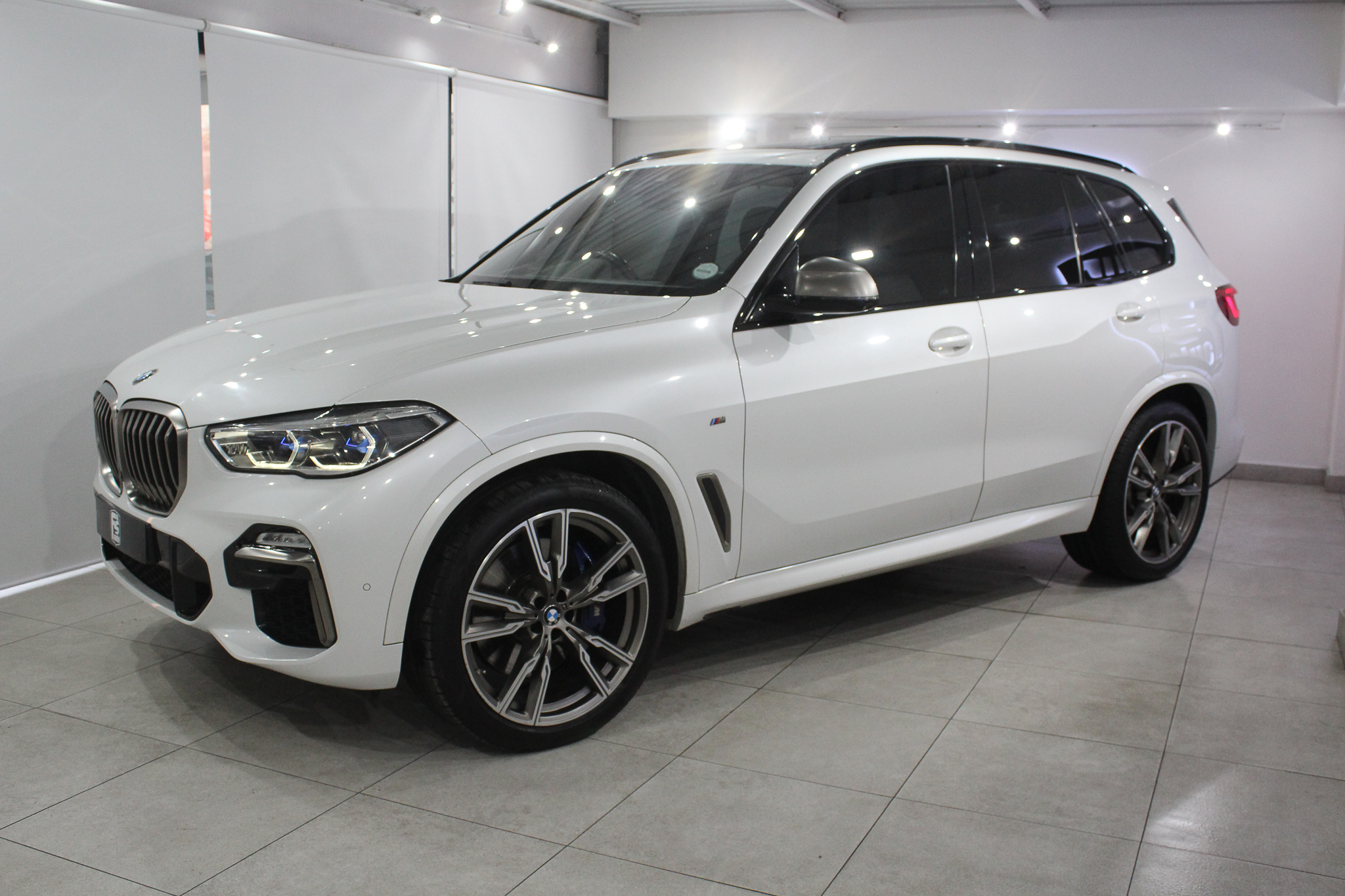 2019 BMW 5 M50D